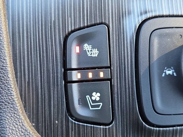 2023 GMC Acadia SLT - Photo 15