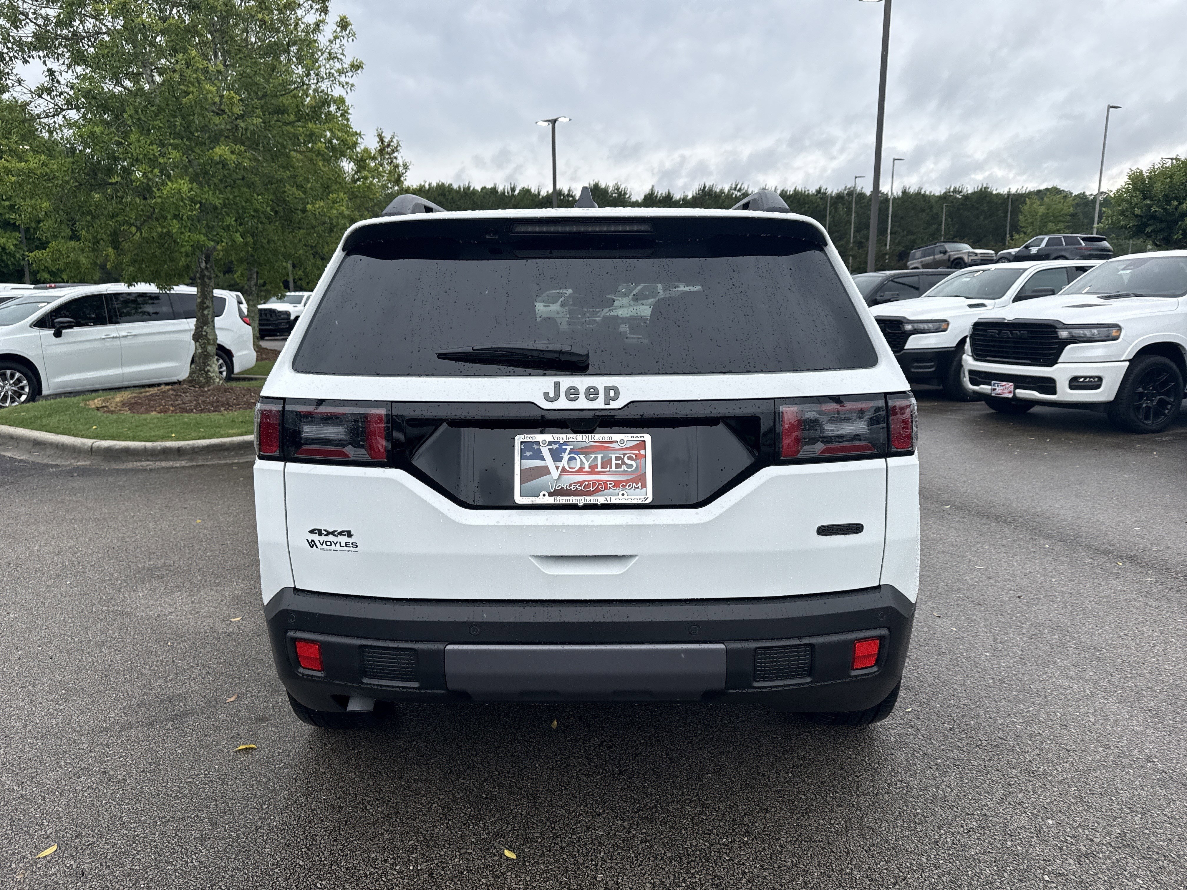 New 2026 Bright White Clear-Coat Exterior Paint Jeep Overland image 6