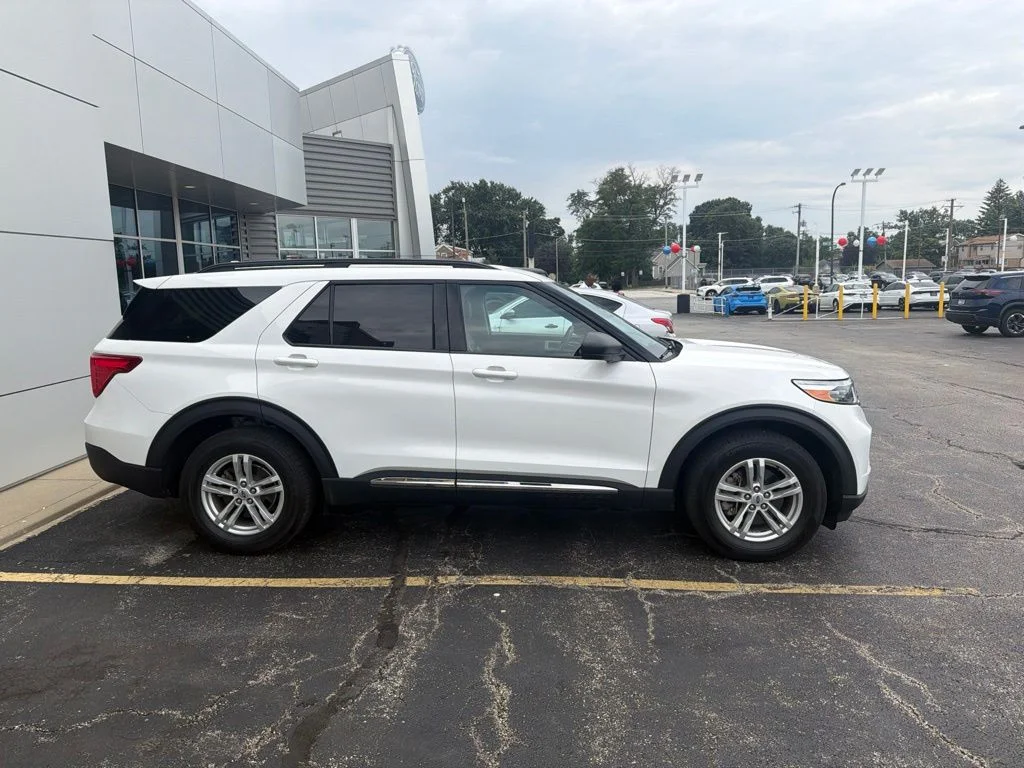 Used 2023 White Metallic Ford XLT image 3