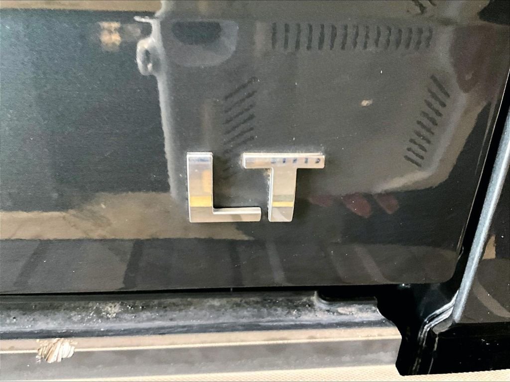 Used 2018 Gray Chevrolet LT image 29
