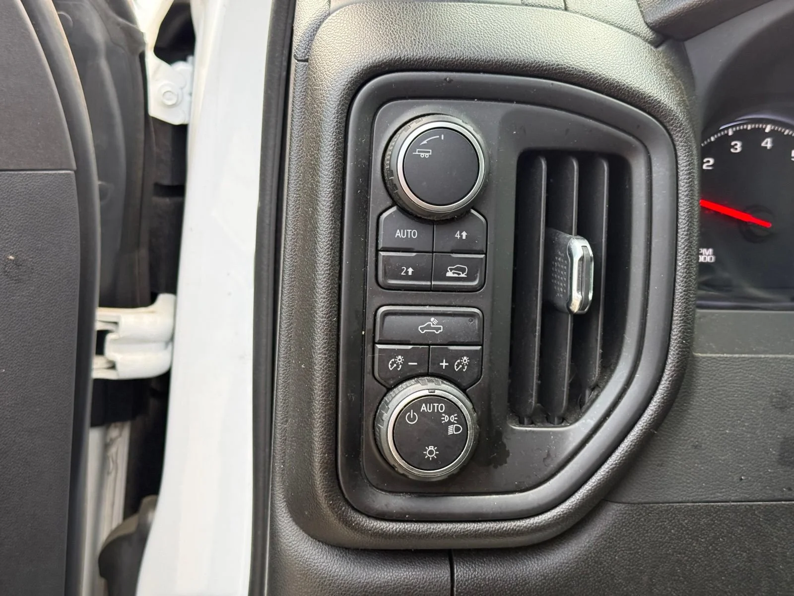 Used 2022 Summit White Chevrolet Custom image 15