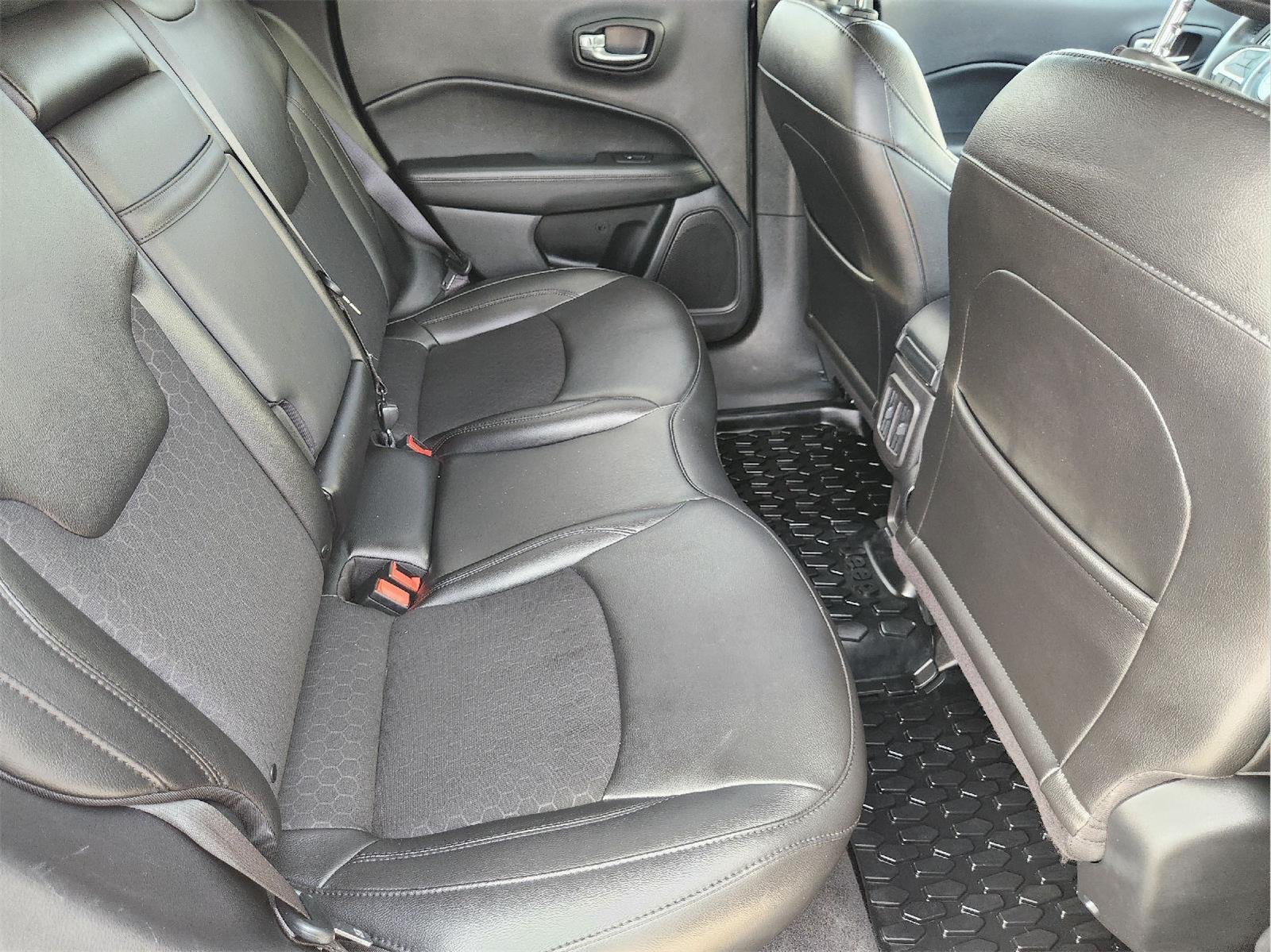 2020 Jeep Compass photo 31 of 33