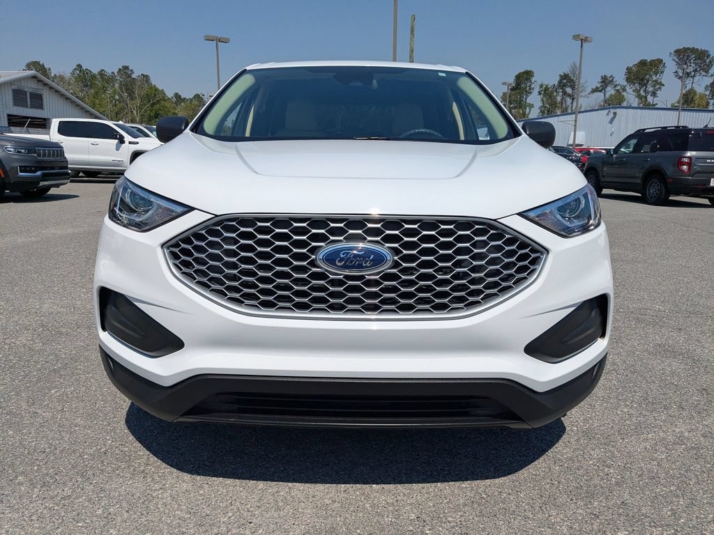 Used 2023 White Ford SE image 9