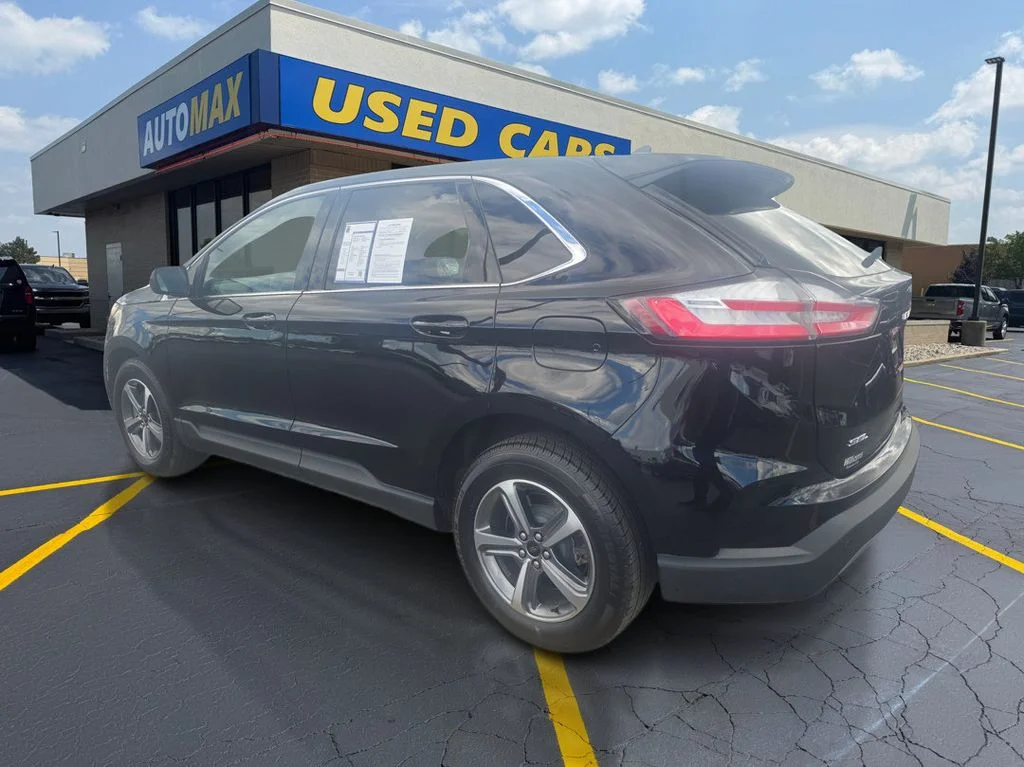 Used 2023 Black Metallic Ford SEL image 7