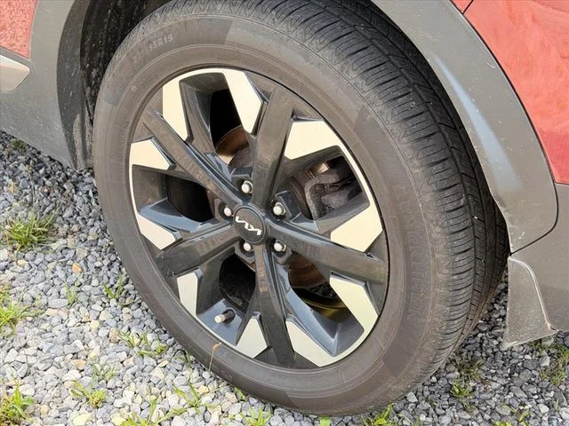 Used 2023 Red Kia X-Line image 18