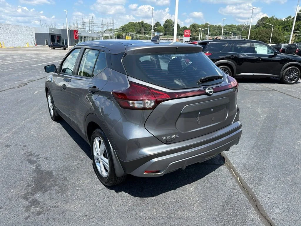 Used 2025 Gun Metall. Nissan S image 5