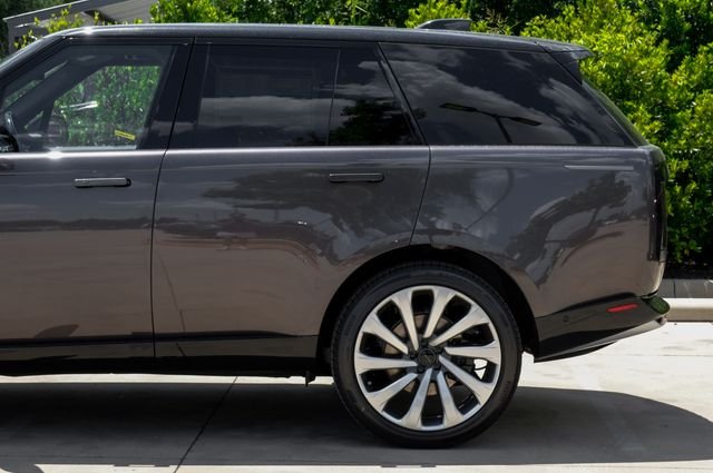 New 2026 Charente Grey Land Rover SE image 16