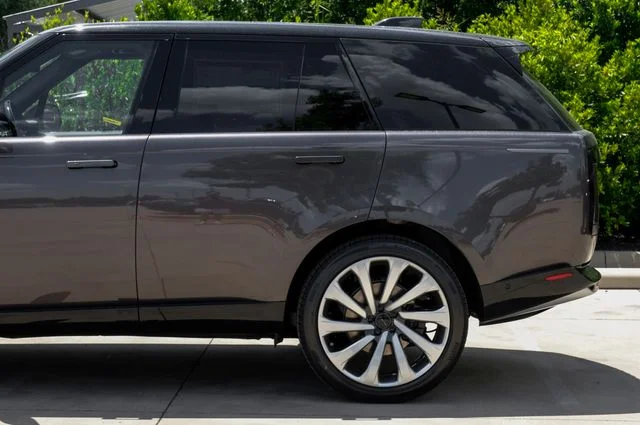 New 2026 Charente Grey Land Rover SE image 16