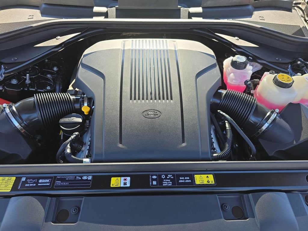 New 2026 Santorini Black Land Rover Dynamic SE image 32