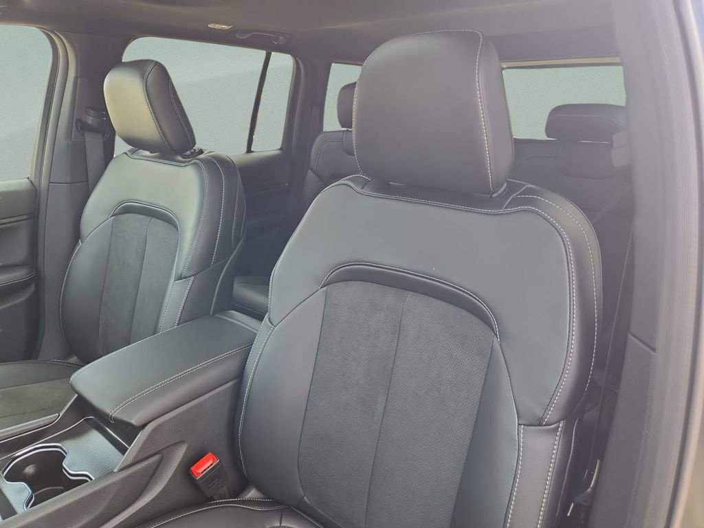 New 2025 Baltic Gray Metallic Clear-Coat Exterior Paint Jeep Altitude X image 20