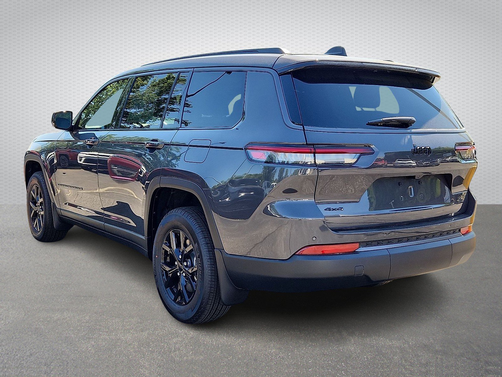 New 2026 Baltic Gray Metallic Clear-Coat Exterior Paint Jeep Altitude 4x4 image 4