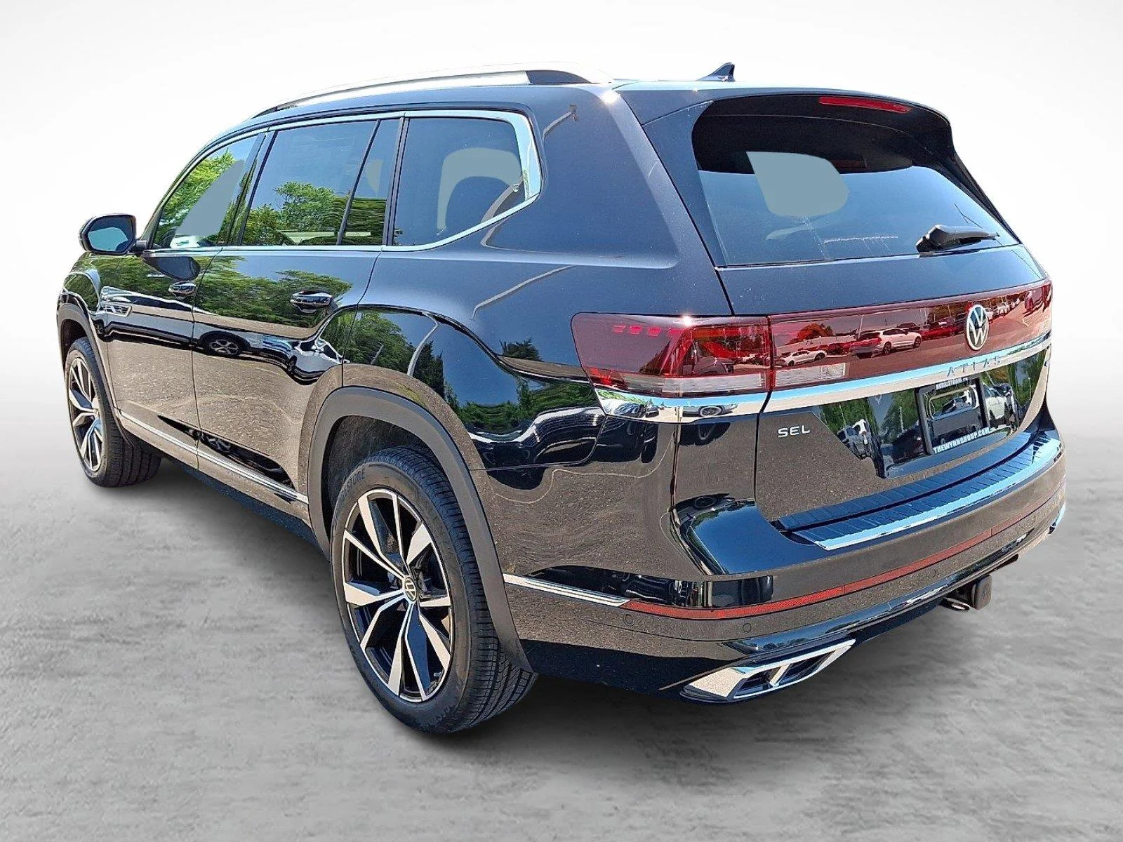 New 2026 Deep Black Pearl Volkswagen 2.0T SEL Premium R-Line image 4