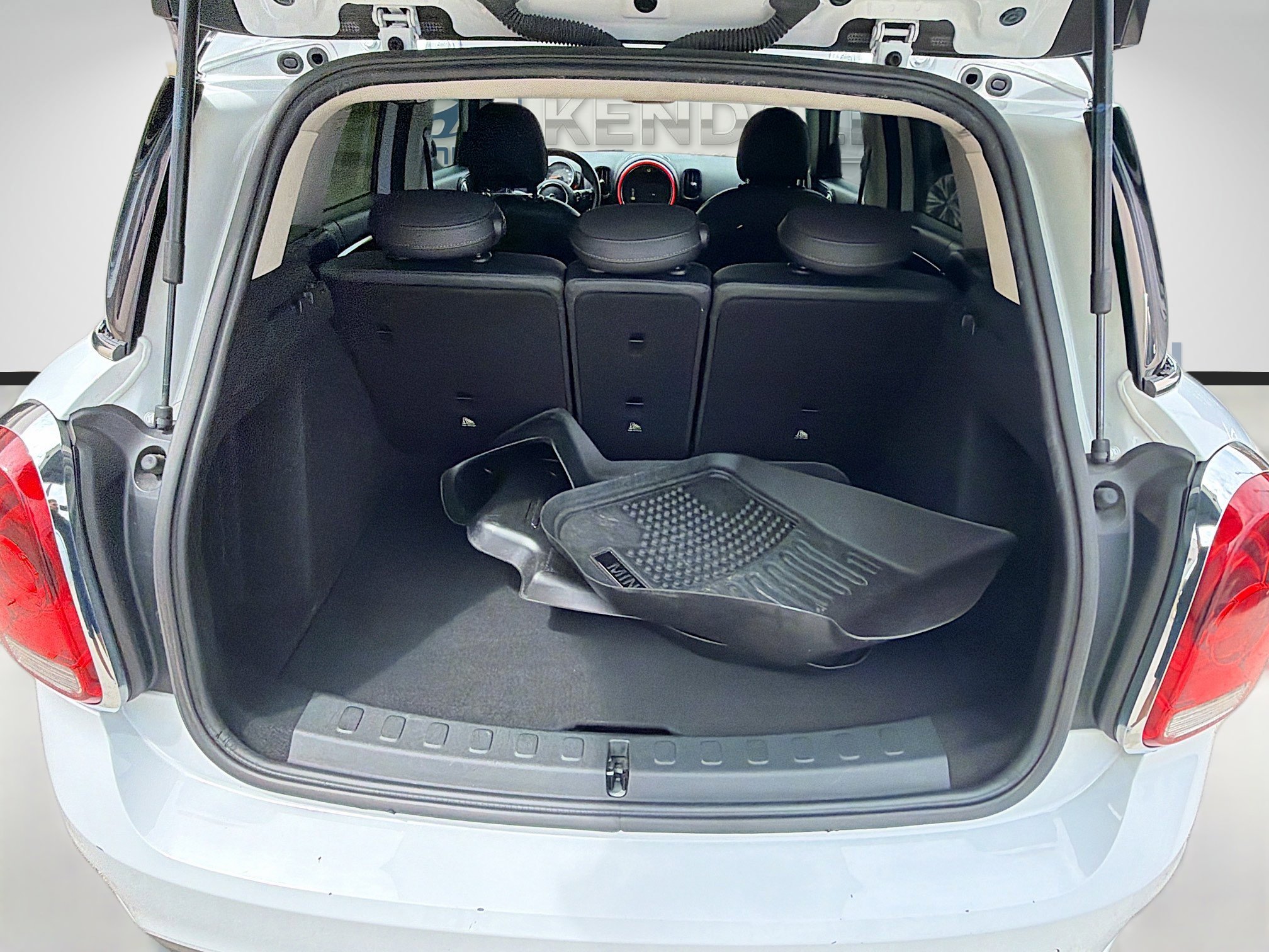 Used 2019 Light White MINI Cooper image 24
