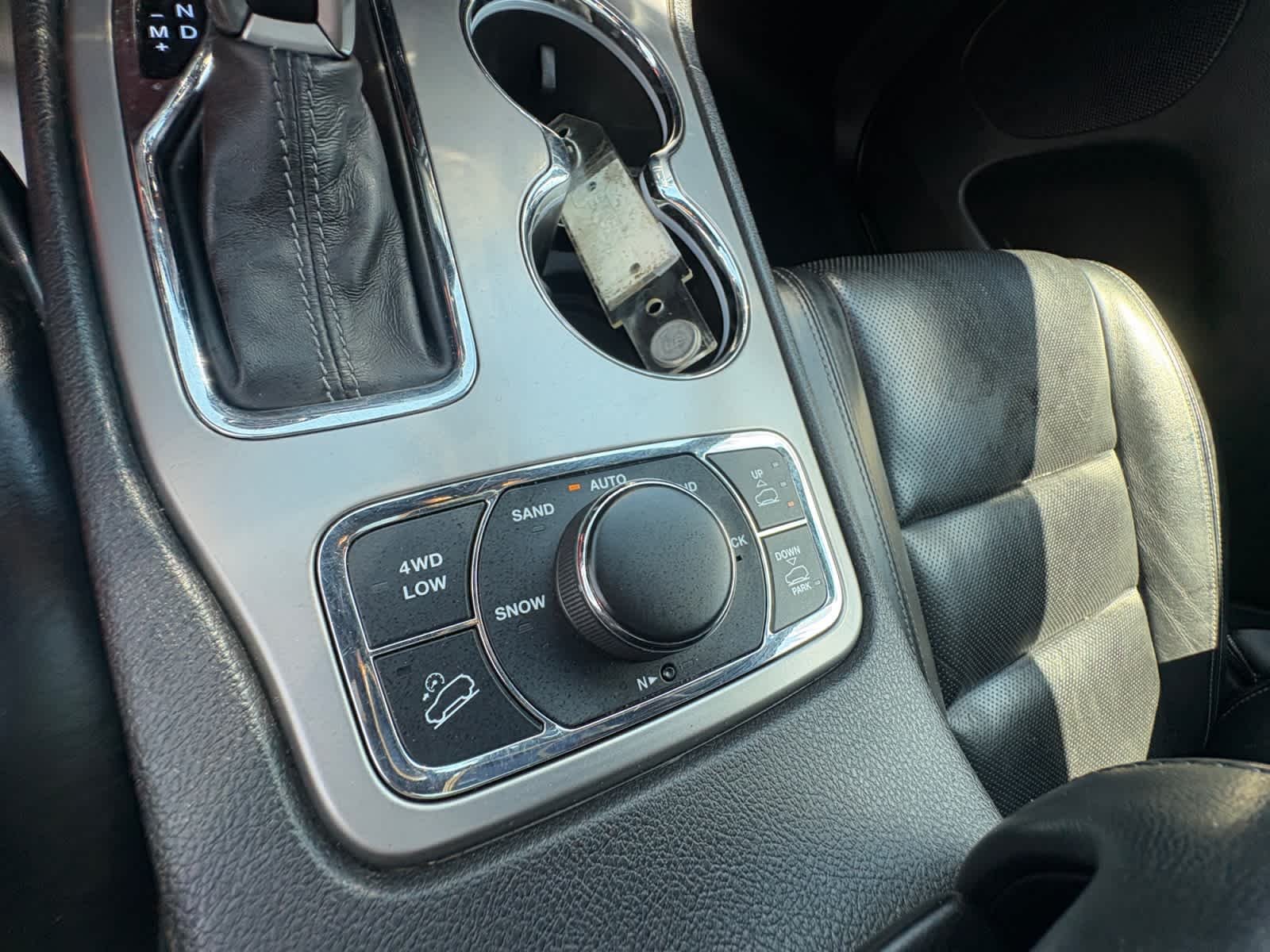 Used 2021 Ivory 3-Coat Jeep Overland image 30
