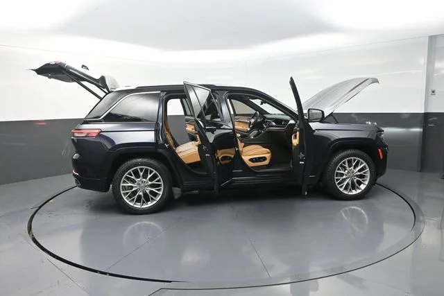 Used 2022 Black Jeep Summit Reserve 4xe image 11