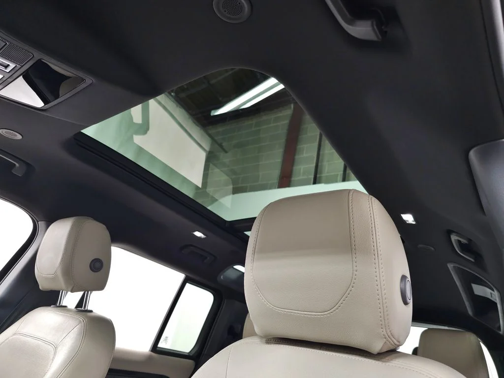 Used 2023 Black Land Rover S image 15