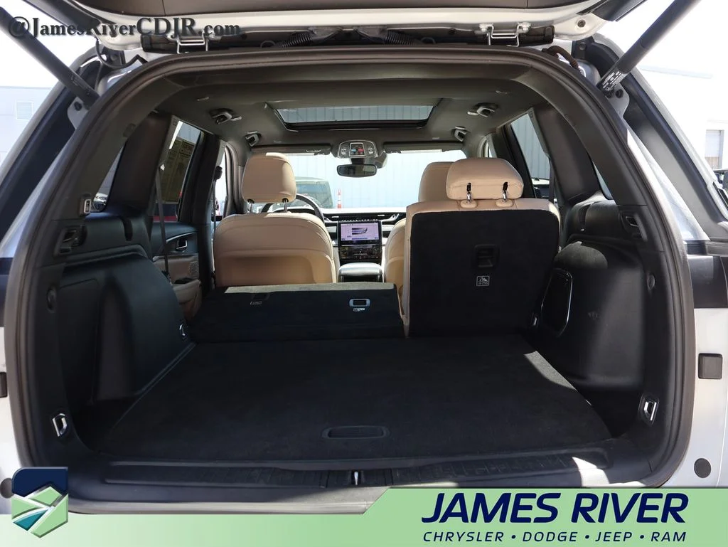 Used 2022 Silver Jeep 4xe image 14
