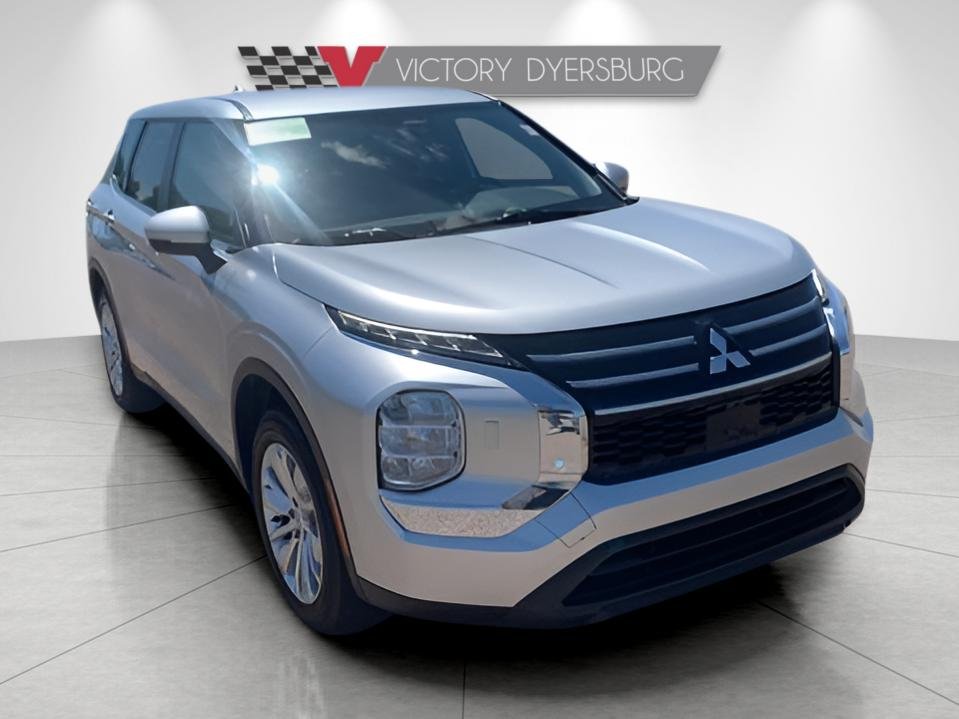 2025 Mitsubishi Outlander ES S-AWC's photo