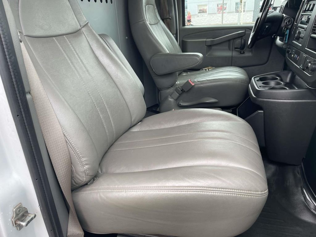 Used 2020 Summit White Chevrolet Work Van image 22