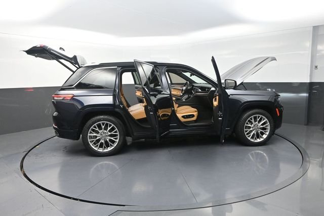 Used 2022 Black Jeep Summit Reserve 4xe image 11