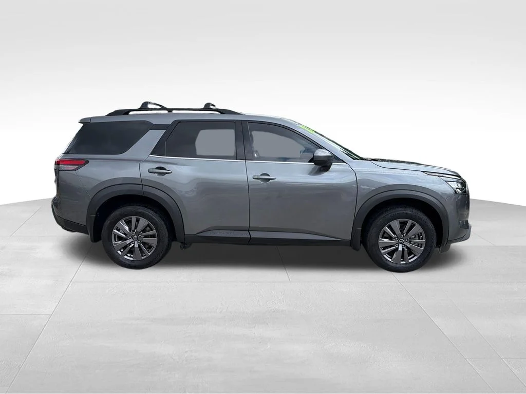 2023 Nissan Pathfinder SV - Photo 9