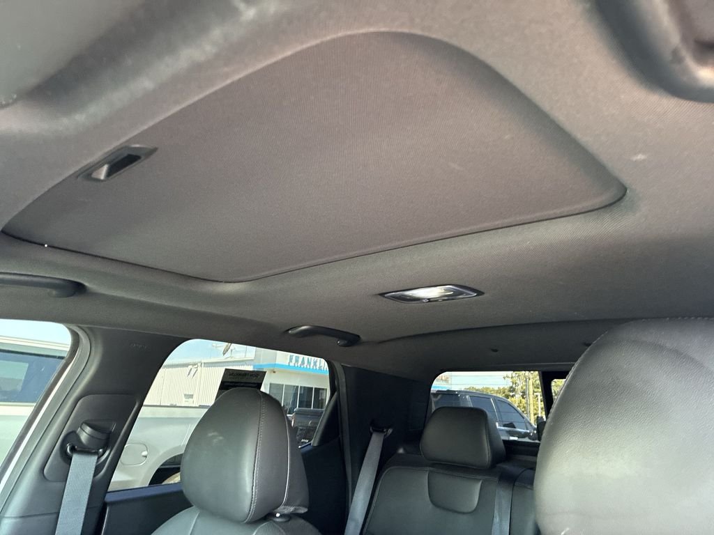 Used 2025 White Hyundai SEL image 19