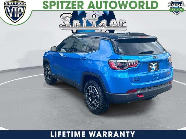 New 2026 Hydro Blue Pearl-Coat Exterior Paint Jeep Trailhawk image 7