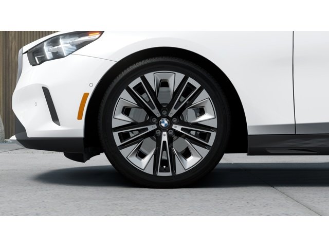 New 2027 Mineral White Metallic BMW 530i xDrive image 7
