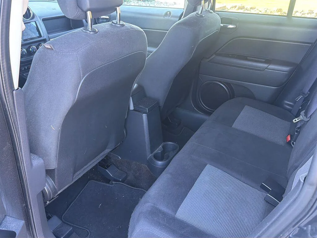 Used 2016 Black Clearcoat Jeep Latitude image 5