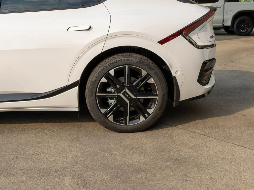 New 2026 Glacial White Pearl / Black Ro Kia GT-Line AWD image 32