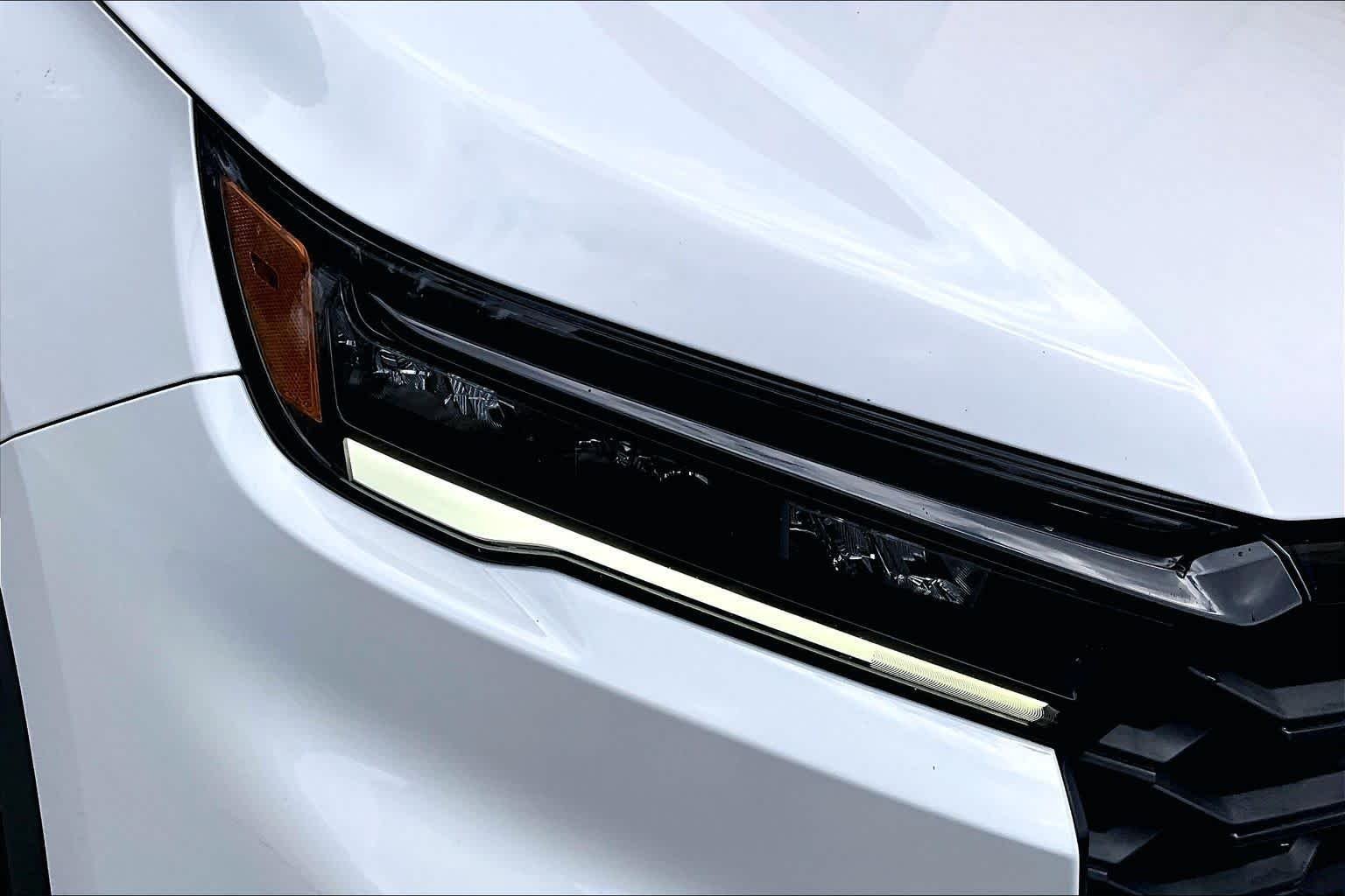 Used 2025 Platinum White Pearl Honda Sport image 28