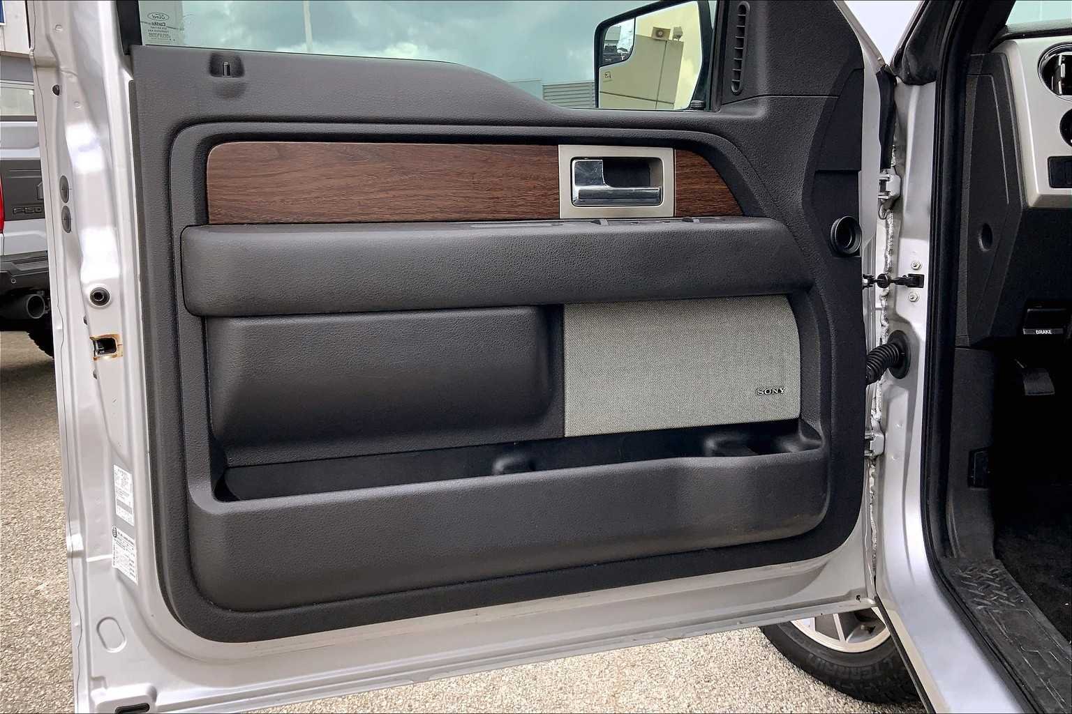 Used 2014 Ingot Silver Metallic Ford Lariat image 16