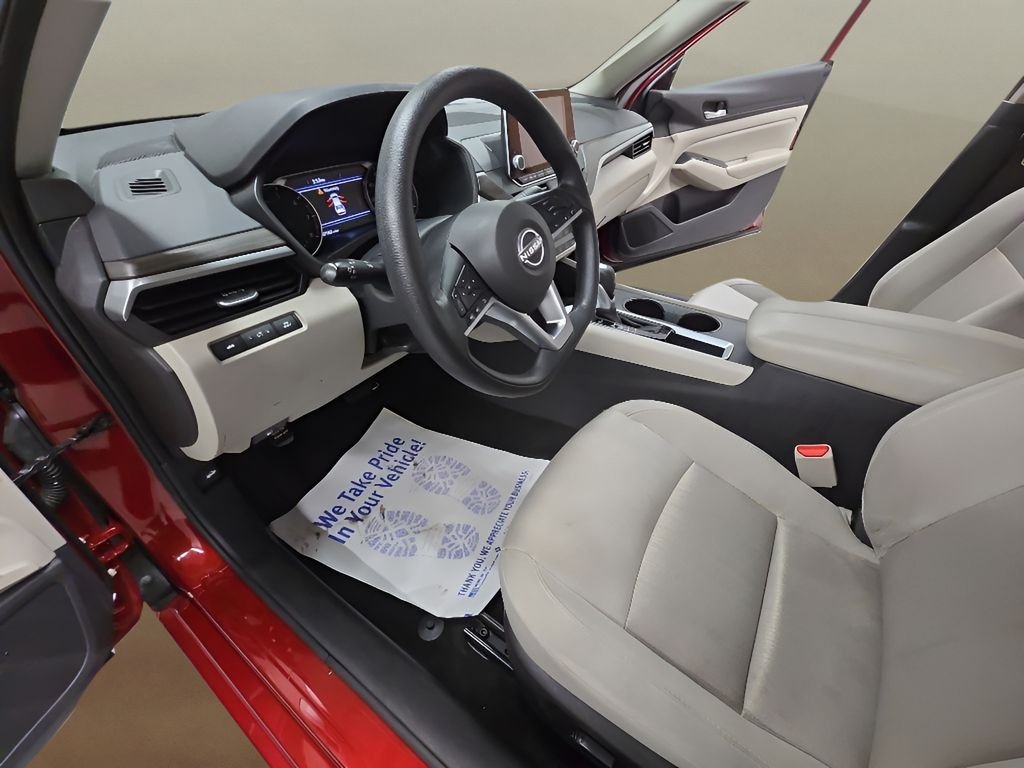 Used 2025 Red Nissan 2.5 SV image 12