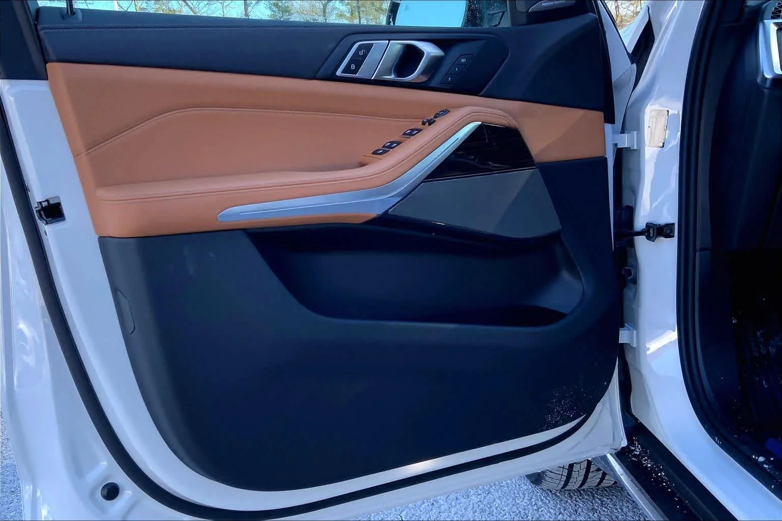 New 2026 Mineral White Metallic BMW xDrive40i image 10