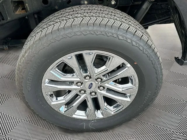 New 2025 Black Metallic Ford Lariat image 20