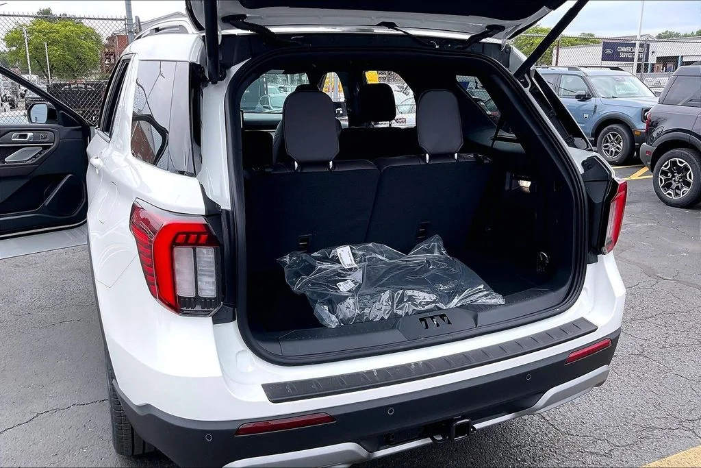 New 2026 Star White Metallic Tri-Coat Ford Platinum™ image 28
