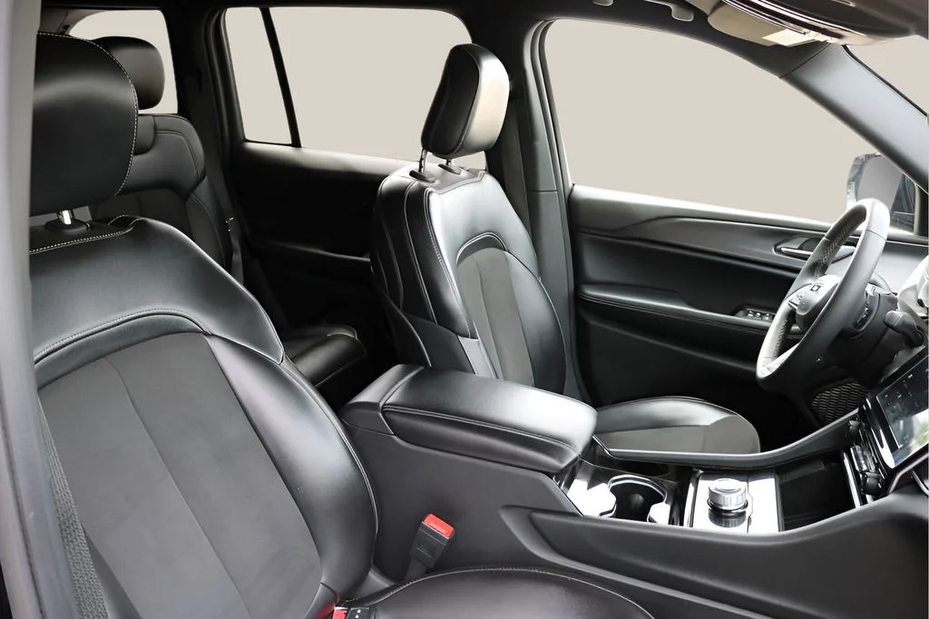 Used 2023 Black Jeep Altitude X image 18