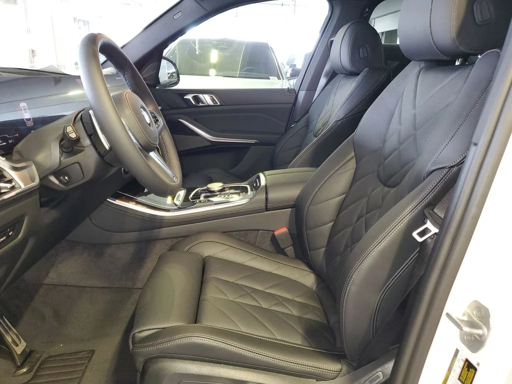 Used 2026 White BMW sDrive40i image 16