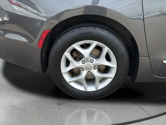 Certified Used 2018 Gray Chrysler Touring L image 32