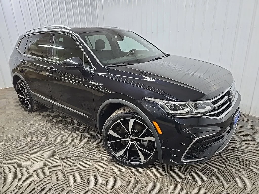 Used 2024 Black Volkswagen 2.0T SEL R-Line image 7
