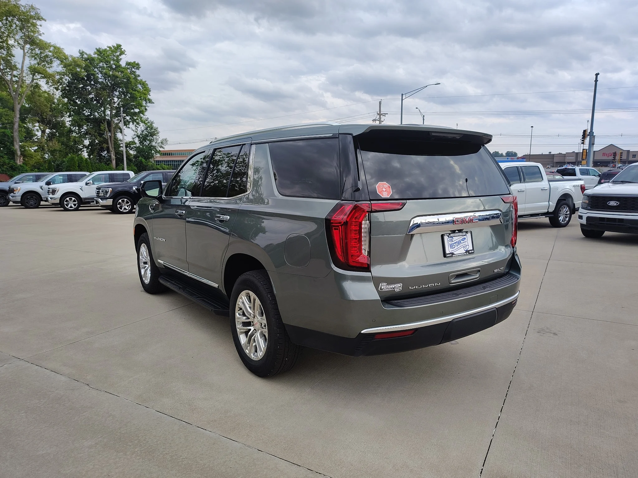 Used 2024 Frost GMC SLT image 6
