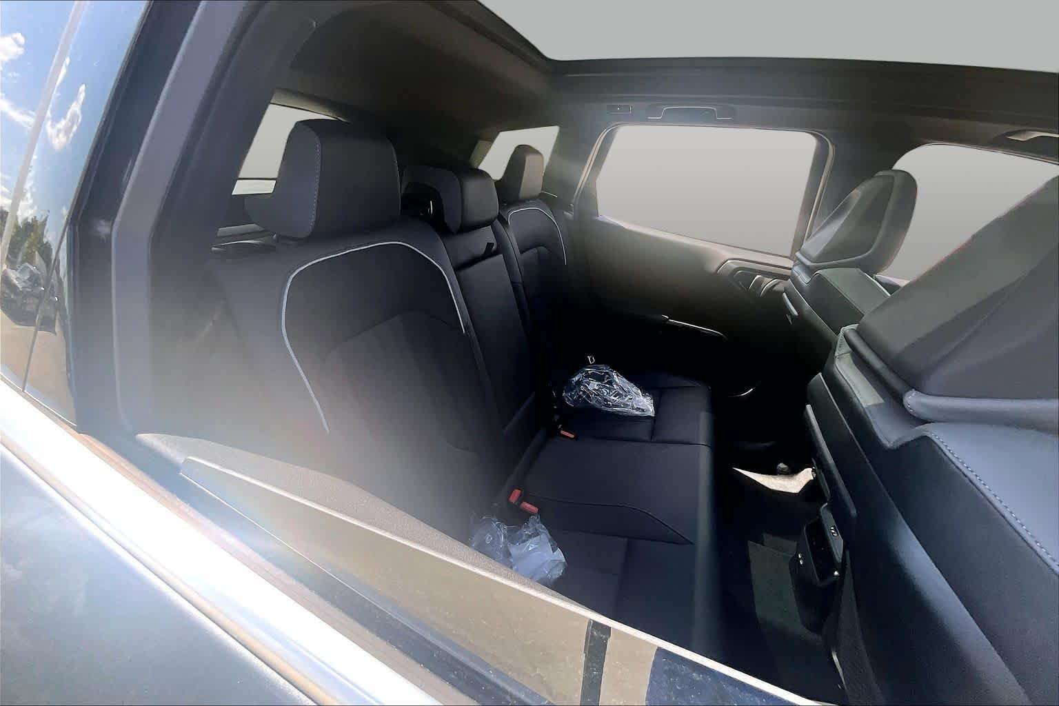 Used 2026 Skyscraper Grey Metallic BMW 30 xDrive image 18