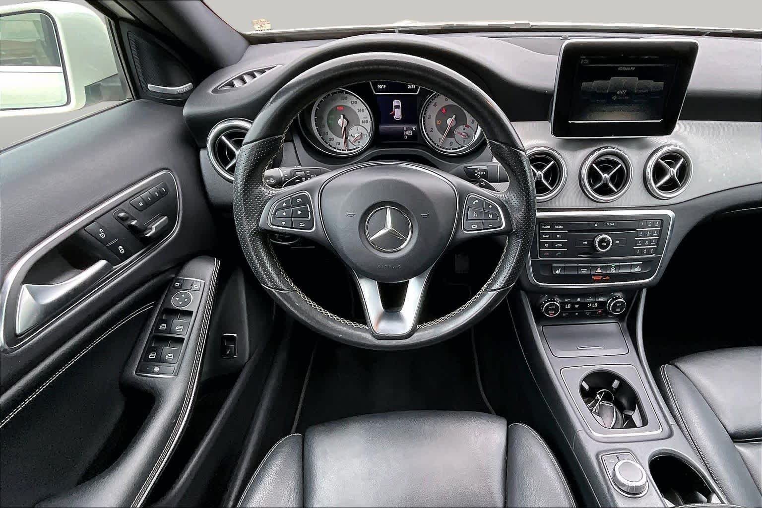 Used 2017 Cirrus White Mercedes-Benz GLA 250 image 6