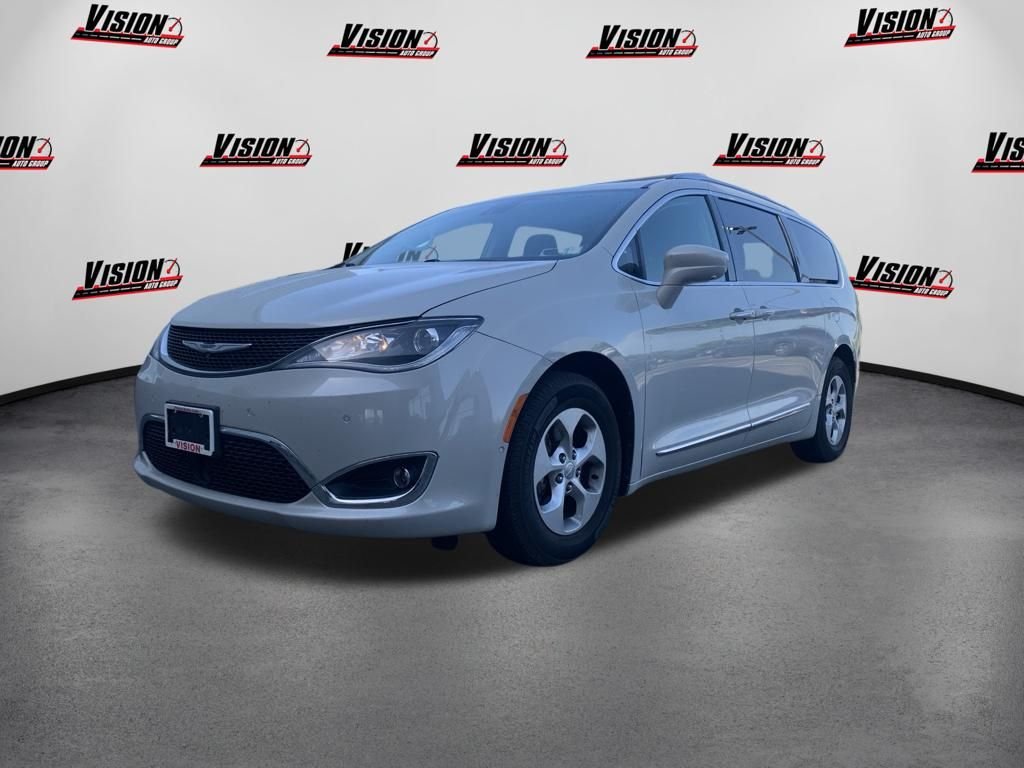 2017 Chrysler Pacifica Touring-L Plus's photo