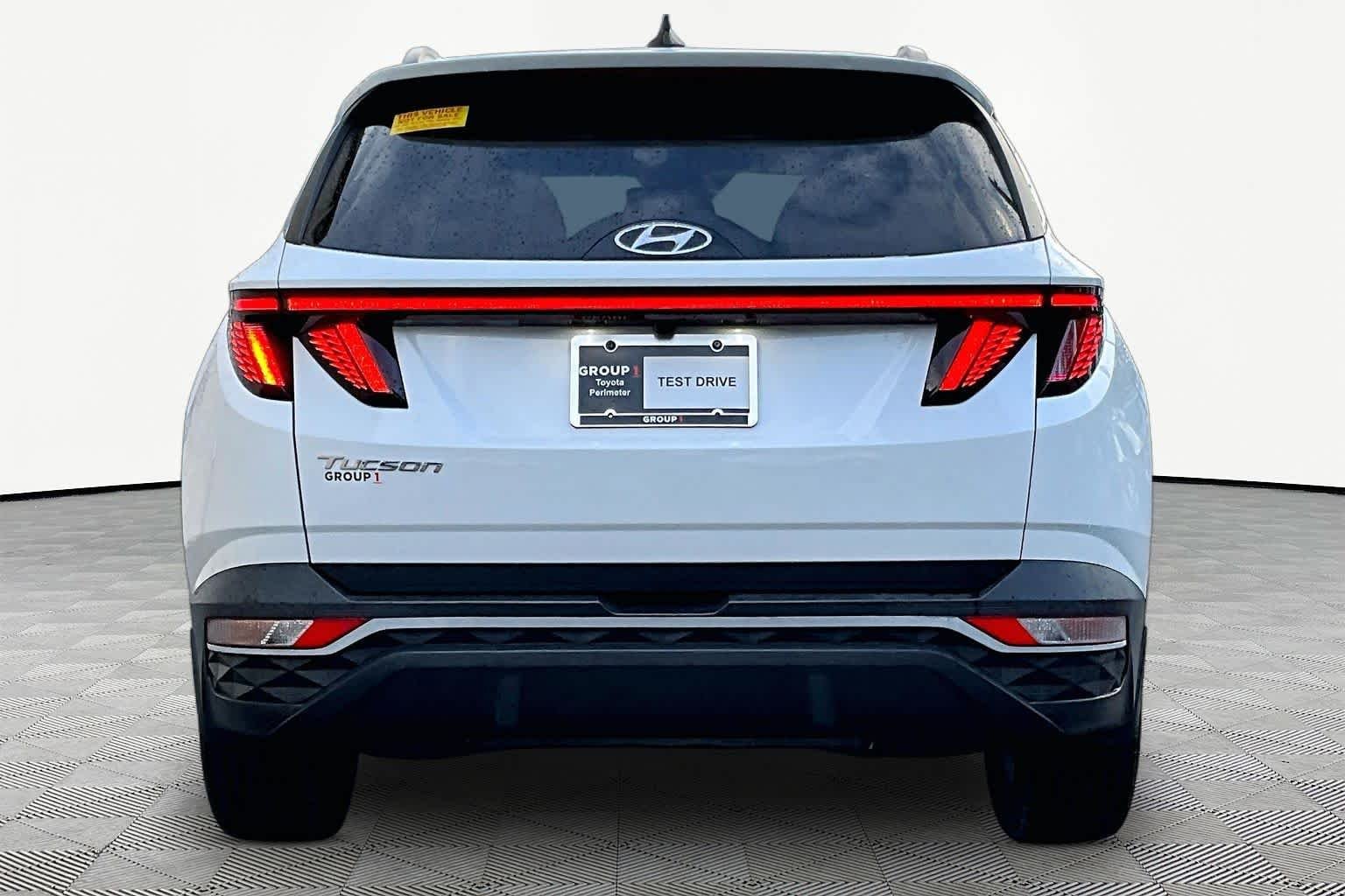 Used 2022 Quartz White Hyundai SEL image 5