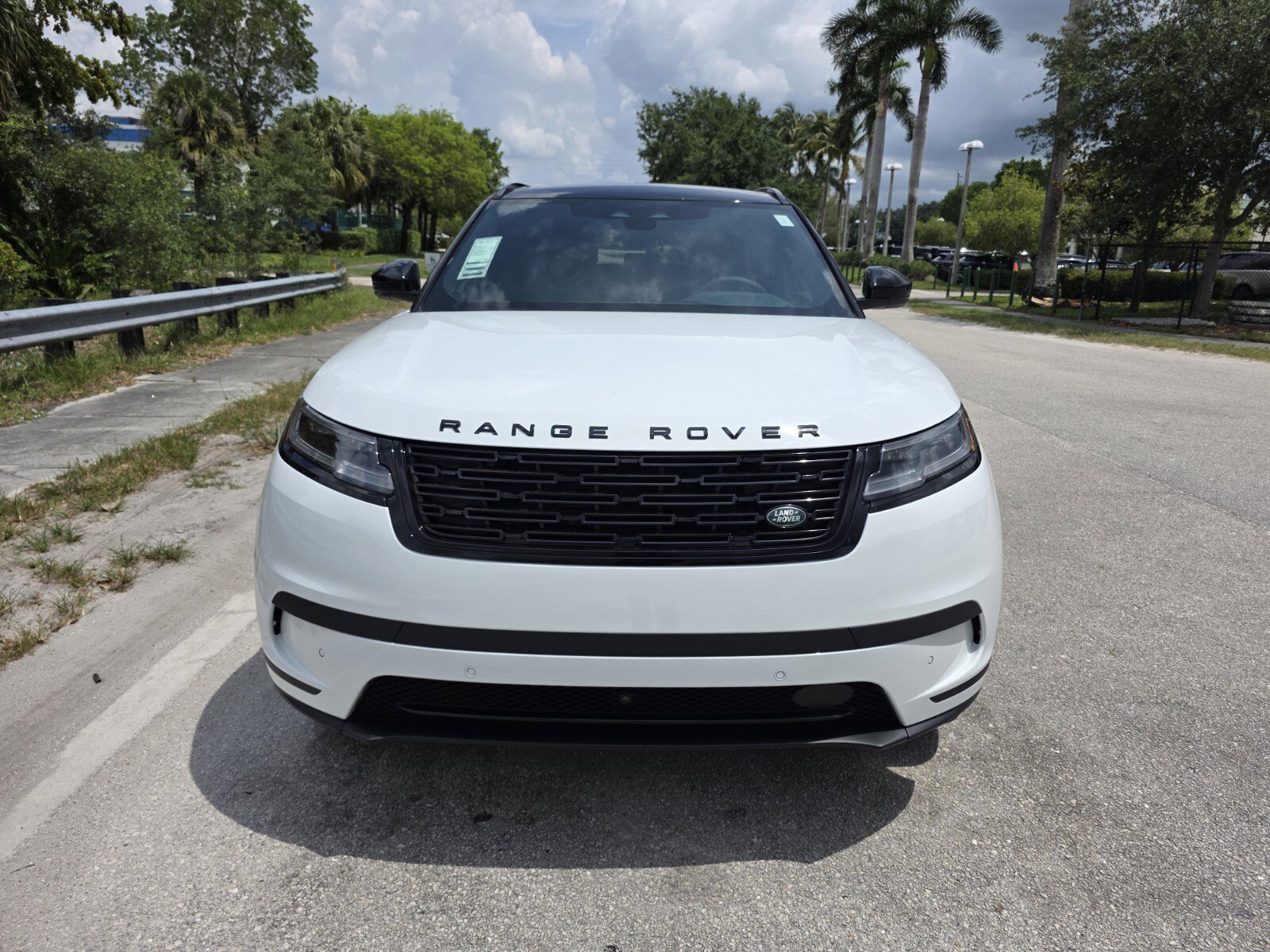 Used 2026 Fuji White Land Rover P250 S image 8