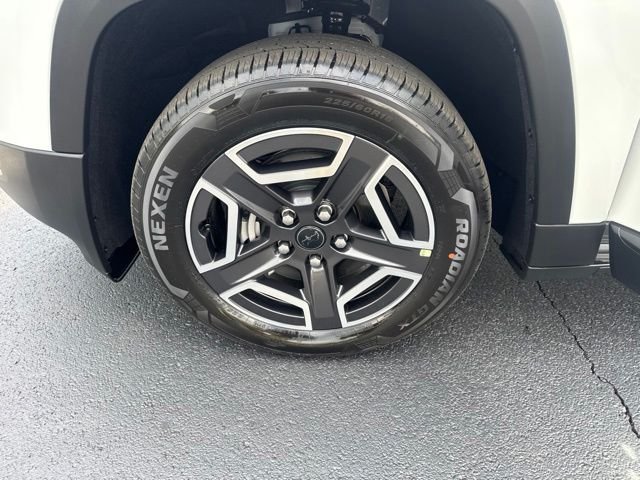 New 2026 Bright White Clear-Coat Exterior Paint Jeep Laredo image 14