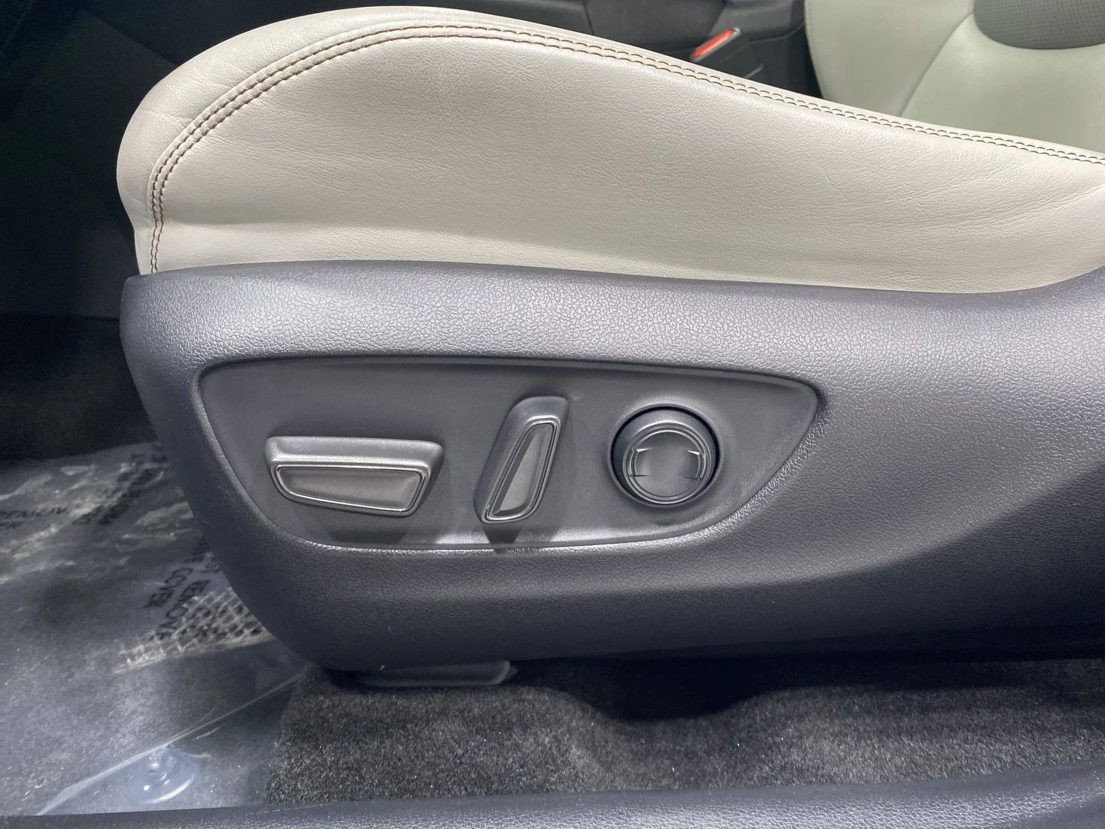 2019 Toyota RAV4 Limited - Photo 12