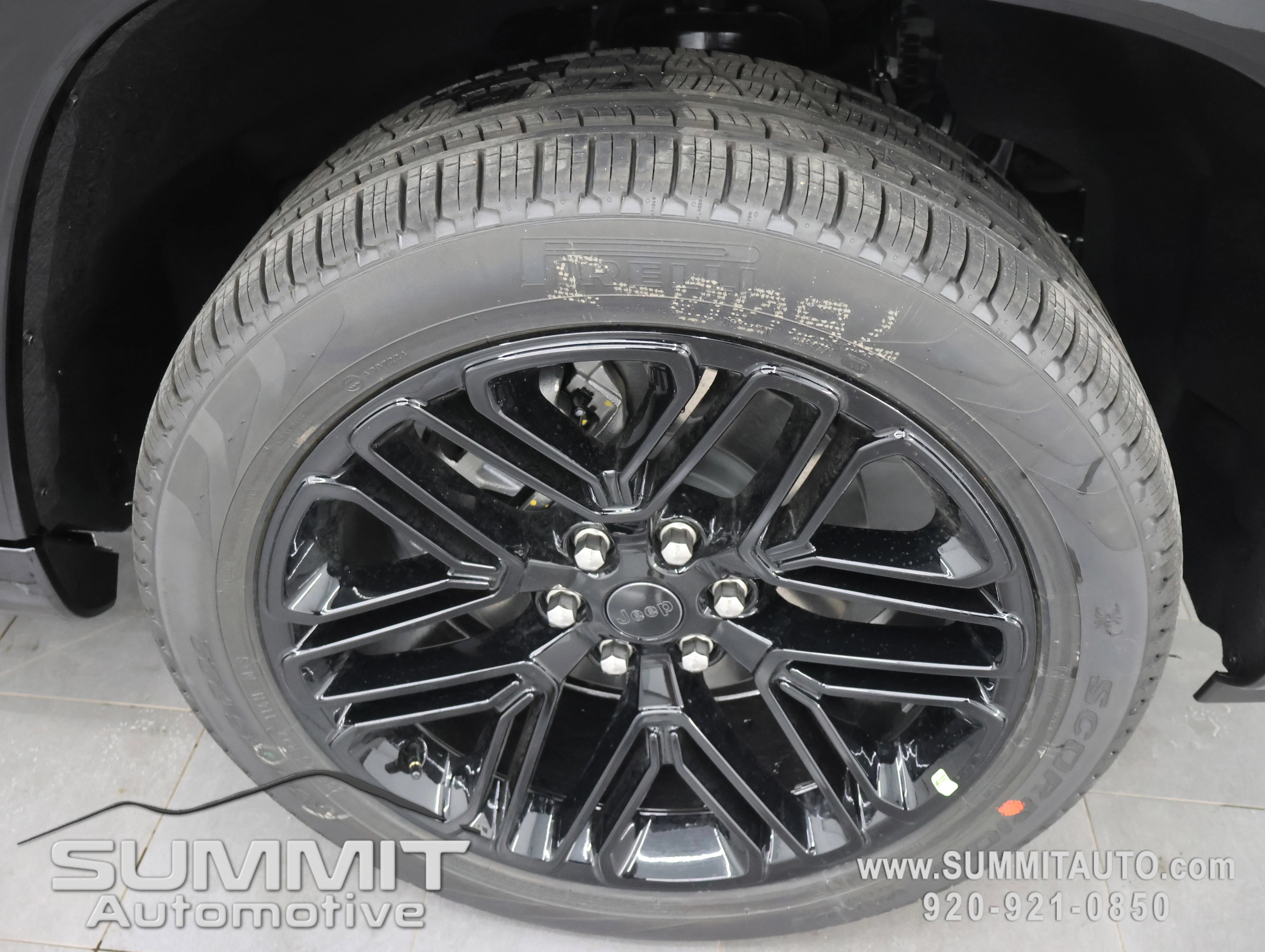 New 2026 Fathom Blue Pearl-Coat Exterior Paint (Late Availability) Jeep Limited Reserve image 3