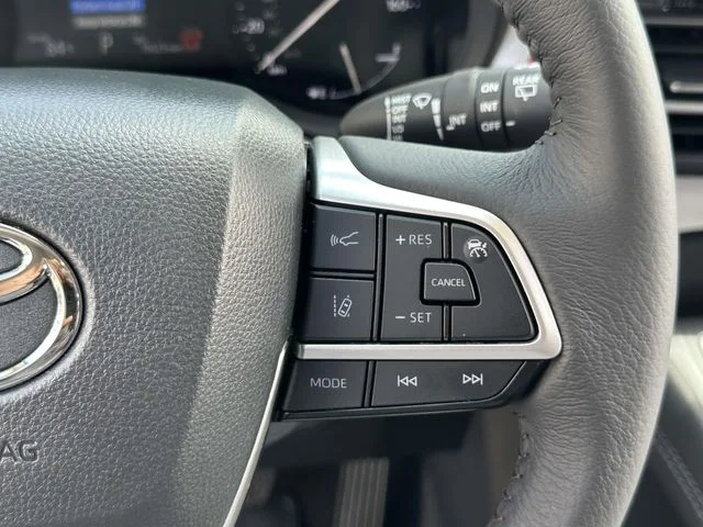 Used 2026 Ice Cap Toyota XLE image 24